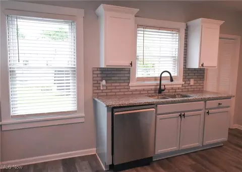2948 Maple Ave NE, Canton, OH 44714 photo 18