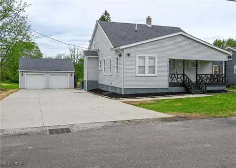 2948 Maple Ave NE, Canton, OH 44714 photo 2