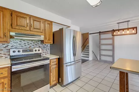 Kitchen - 1825 E Skyline Dr, Lorain, OH 44053 photo 4 of 4