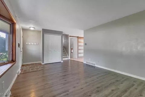 Living - 1825 E Skyline Dr, Lorain, OH 44053 photo 2 of 4