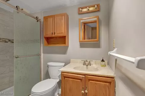 Bath - 1825 E Skyline Dr, Lorain, OH 44053 photo 1 of 3