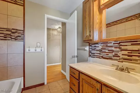 Bath - 1825 E Skyline Dr, Lorain, OH 44053 photo 3 of 3