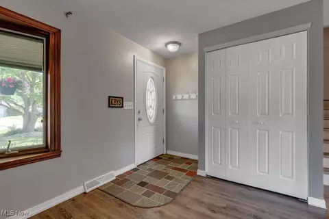 Entry Way - 1825 E Skyline Dr, Lorain, OH 44053 photo 1 of 1