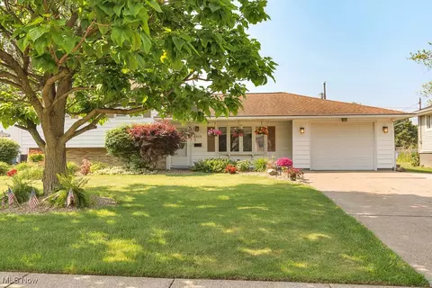 Exterior - 1825 E Skyline Dr, Lorain, OH 44053 photo 2 of 6