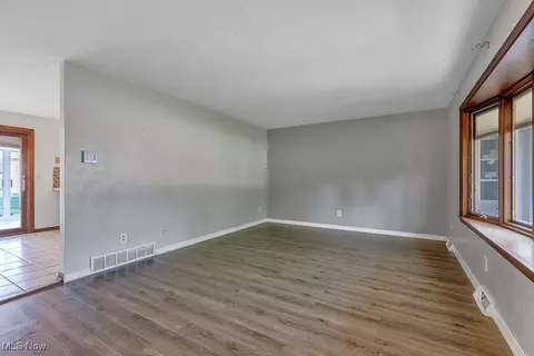 Living - 1825 E Skyline Dr, Lorain, OH 44053 photo 3 of 4