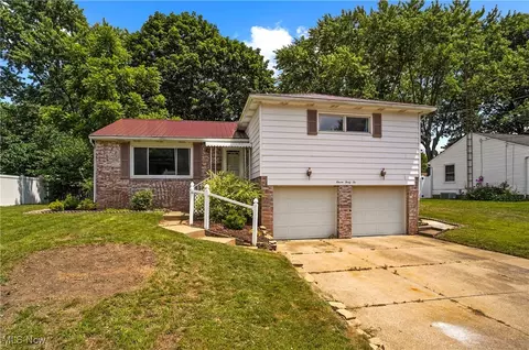 1132 Clearmount Ave SE, North Canton, OH 44720