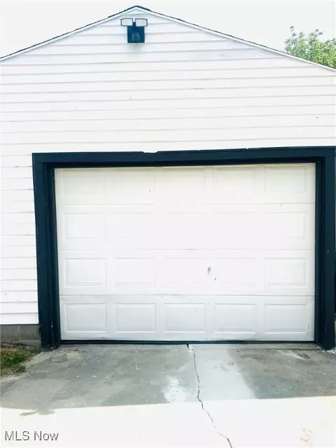 1389 Diagonal Rd, Akron, OH 44320 photo 2