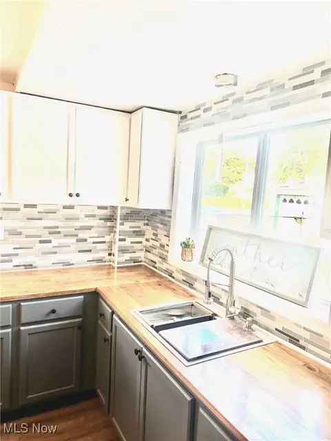 1389 Diagonal Rd, Akron, OH 44320 photo 12
