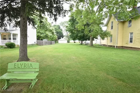 433 Adams St, Elyria, OH 44035 photo 2