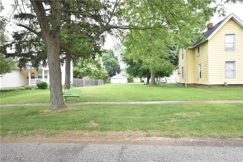 433 Adams St, Elyria, OH 44035 photo 6