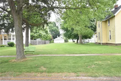 433 Adams St, Elyria, OH 44035 photo 3