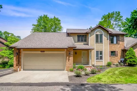 4931 Searls Dr NW, North Canton, OH 44720