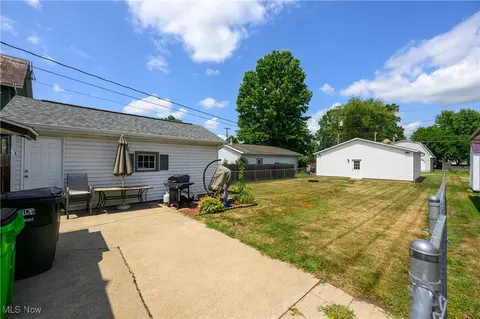 Exterior - 425 5th St, Dover, OH 44622 photo 2 of 4