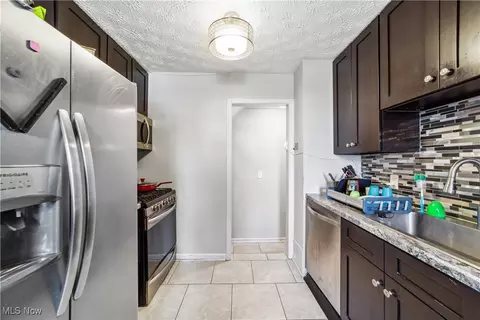869 E 260th St, Euclid, OH 44132 photo 8