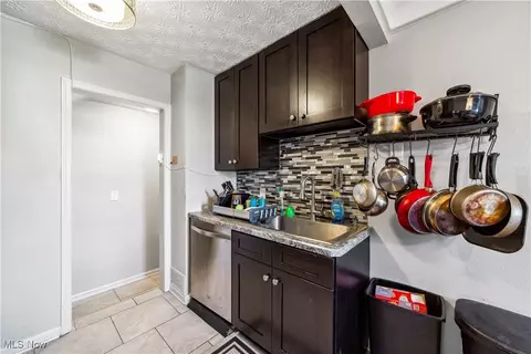 869 E 260th St, Euclid, OH 44132 photo 9