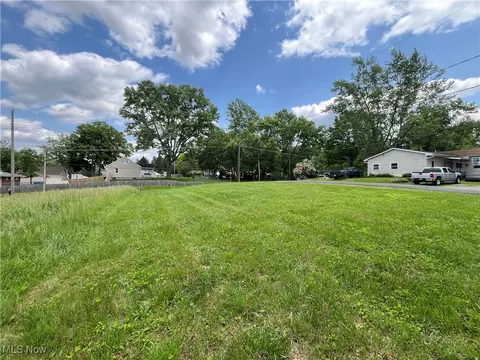 3037 Shelburn Ave, Akron, OH 44312
