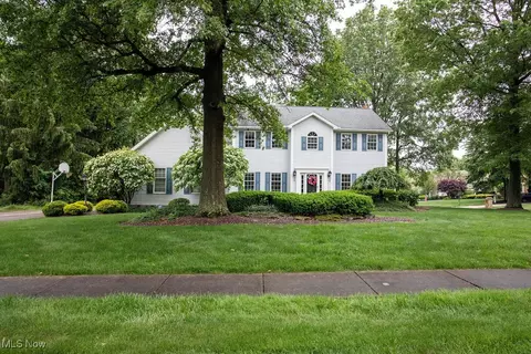 610 Stoneybrook Ln, Canfield, OH 44406