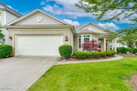 15301 Chestnut Oak Ln, Strongsville, OH 44149