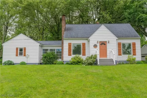 5728 Dailey Rd, New Franklin, OH 44319