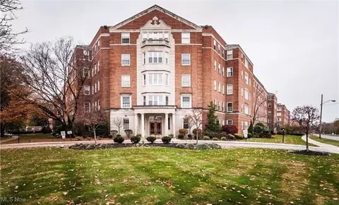 13800 Fairhill Rd #112, Shaker Heights, OH 44120
