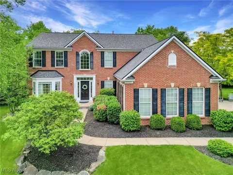 15532 Raya Oval, North Royalton, OH 44133