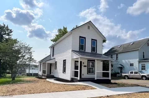 619 N 3rd St, Dennison, OH 44621