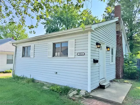 1013 Westwood Dr, Willoughby, OH 44094