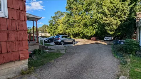 397 Spicer St, Akron, OH 44311 photo 4