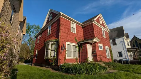 397 Spicer St, Akron, OH 44311 photo 3