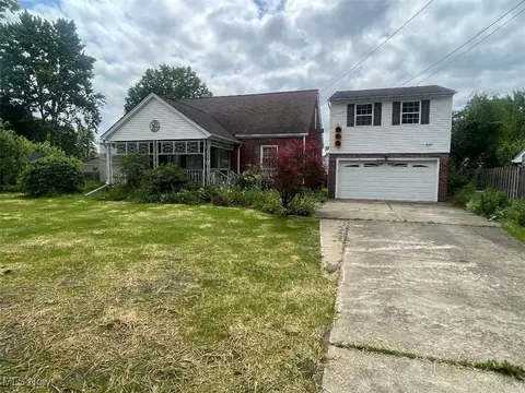 530 Center St, Hubbard, OH 44425
