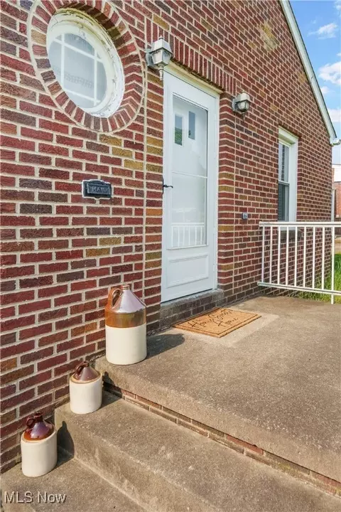 Exterior - 230 Hamilton Blvd, Struthers, OH 44471 photo 4 of 14