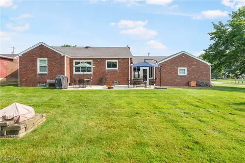 Exterior - 230 Hamilton Blvd, Struthers, OH 44471 photo 8 of 14