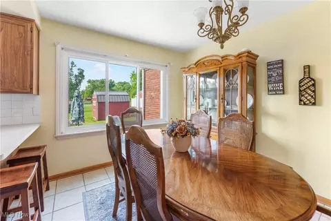 Dining - 230 Hamilton Blvd, Struthers, OH 44471 photo 3 of 3