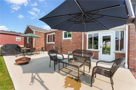 Exterior - 230 Hamilton Blvd, Struthers, OH 44471 photo 9 of 14