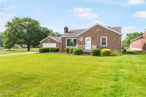 Exterior - 230 Hamilton Blvd, Struthers, OH 44471 photo 2 of 14