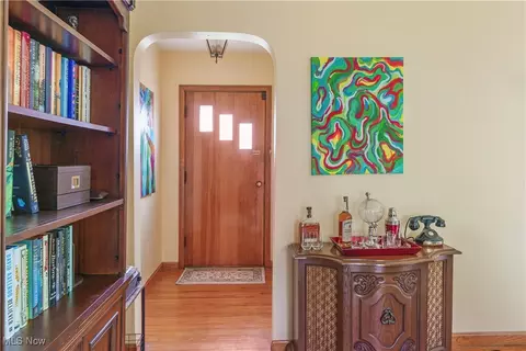 Entry Way - 230 Hamilton Blvd, Struthers, OH 44471 photo 2 of 4