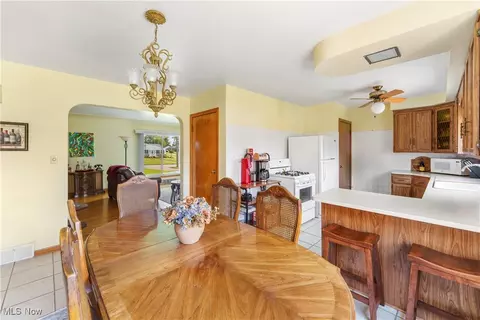 Dining - 230 Hamilton Blvd, Struthers, OH 44471 photo 1 of 3