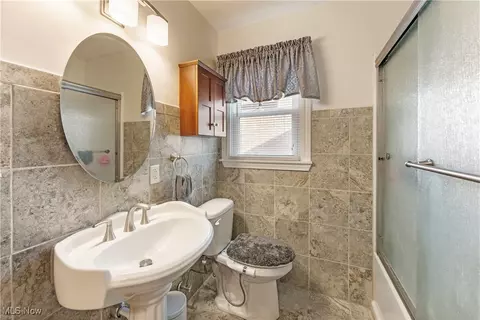 Bath - 230 Hamilton Blvd, Struthers, OH 44471 photo 2 of 3
