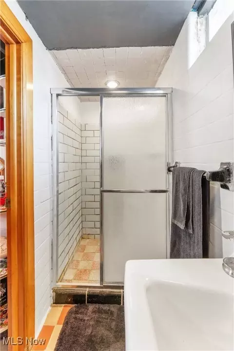 Bath - 230 Hamilton Blvd, Struthers, OH 44471 photo 3 of 3