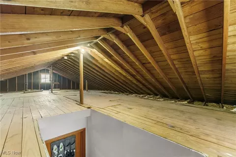 Entry Way - 230 Hamilton Blvd, Struthers, OH 44471 photo 4 of 4