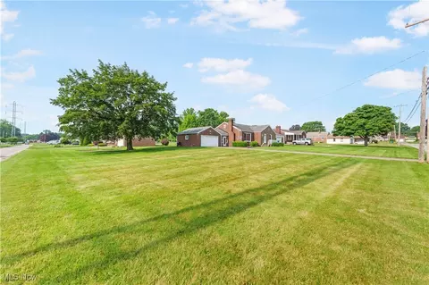 Exterior - 230 Hamilton Blvd, Struthers, OH 44471 photo 14 of 14