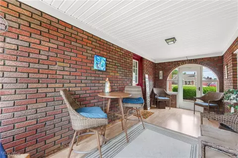 Exterior - 230 Hamilton Blvd, Struthers, OH 44471 photo 7 of 14