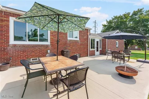 Exterior - 230 Hamilton Blvd, Struthers, OH 44471 photo 10 of 14