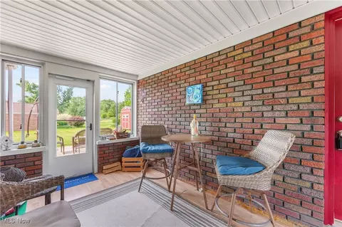 Exterior - 230 Hamilton Blvd, Struthers, OH 44471 photo 6 of 14