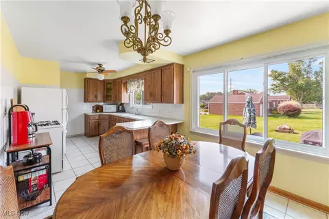 Dining - 230 Hamilton Blvd, Struthers, OH 44471 photo 2 of 3