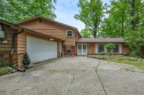 12084 Heath Rd, Chesterland, OH 44026