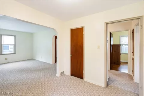 Entry Way - 3949 Risher Rd, Youngstown, OH 44511 photo 1 of 1