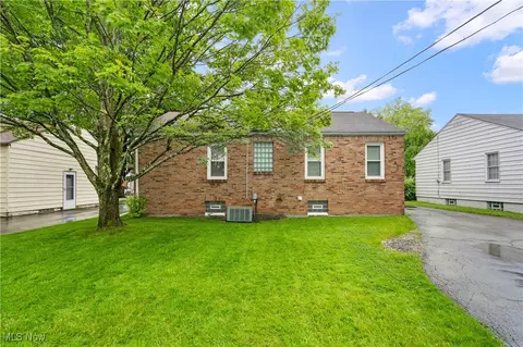 Exterior - 3949 Risher Rd, Youngstown, OH 44511 photo 4 of 5