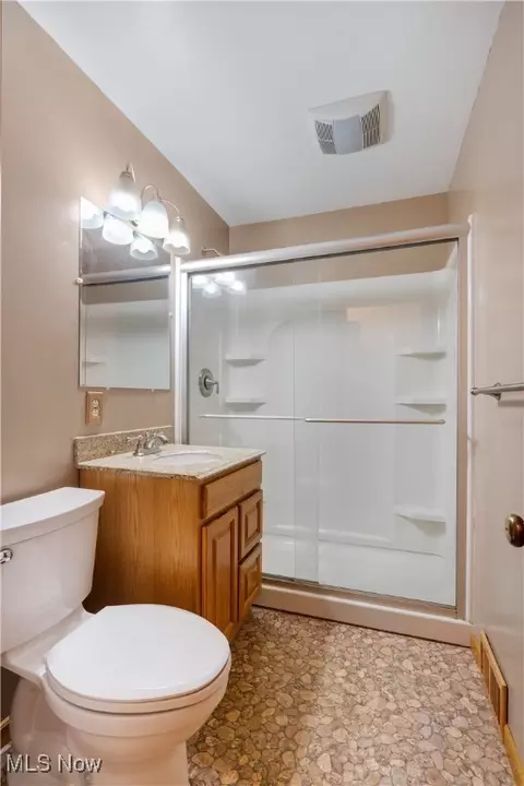 Bath - 3949 Risher Rd, Youngstown, OH 44511 photo 1 of 1