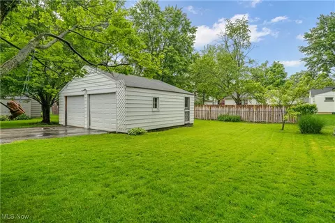 Exterior - 3949 Risher Rd, Youngstown, OH 44511 photo 2 of 5